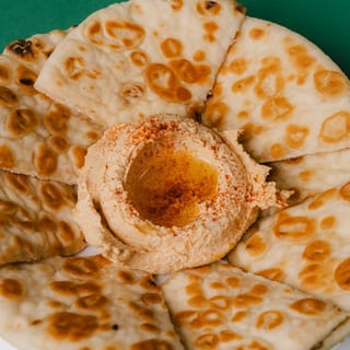 Large Spicy Hummus & Pita